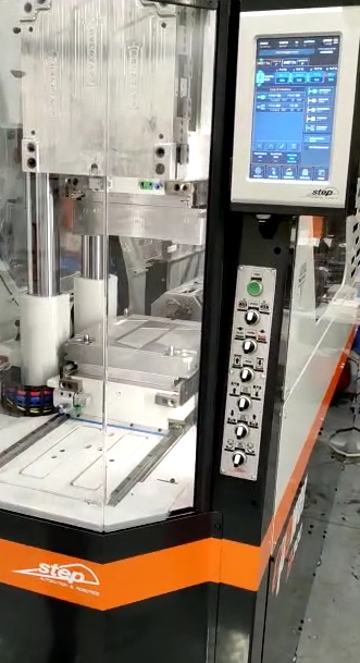 E-POWER B300 innovation: automatic calculation of the material to inject into the mould